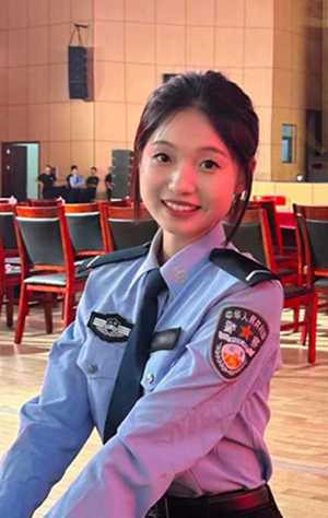 警花退治从商
