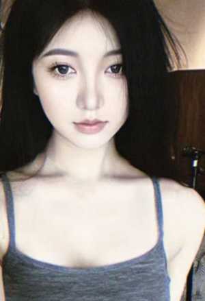 高颜值眼镜妹