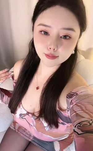 霓娜自拍照