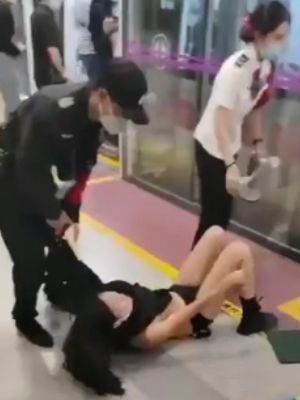 女老师裸体
