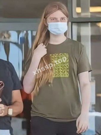 微乳翘臀
