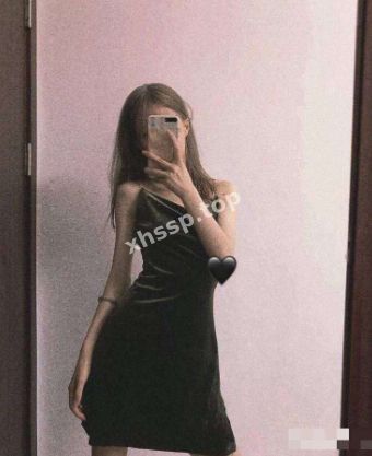 邓乐颖学生妹