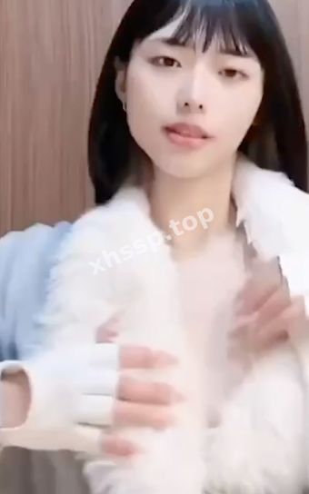粉嫩奶头