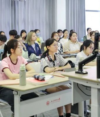 反差学生妹