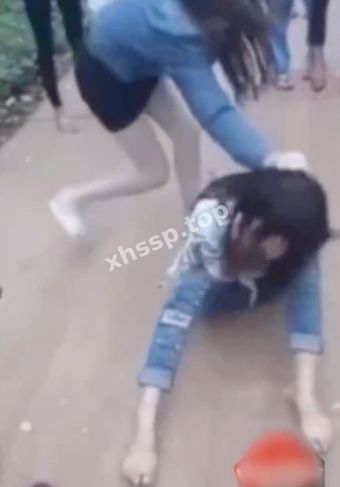 稚嫩少女