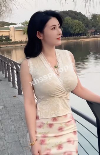 大灯少妇