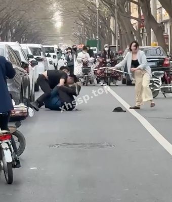 暴打父母