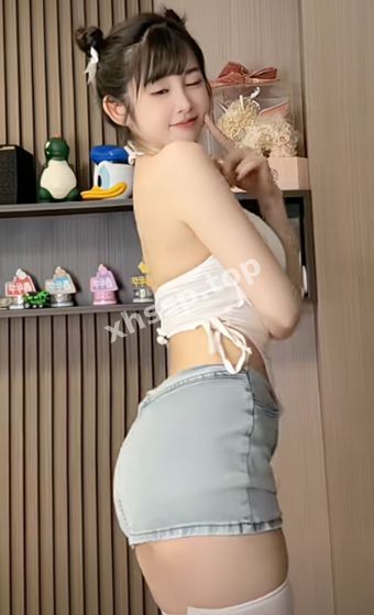 酥胸半露诱惑