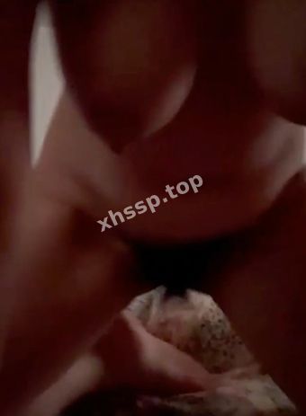 巨乳学生妹