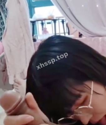 反差眼镜妹