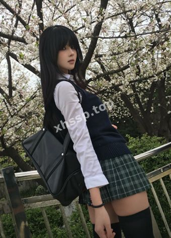 美女小碗