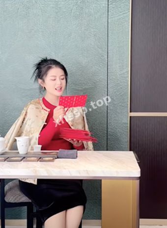 尽展诱人姿