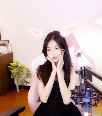 00后性感萌妹