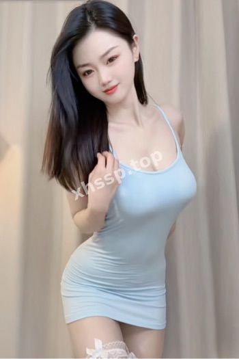 酥胸半露
