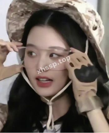 何佳怡